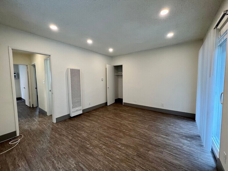 Building Photo - 12727 Matteson Ave