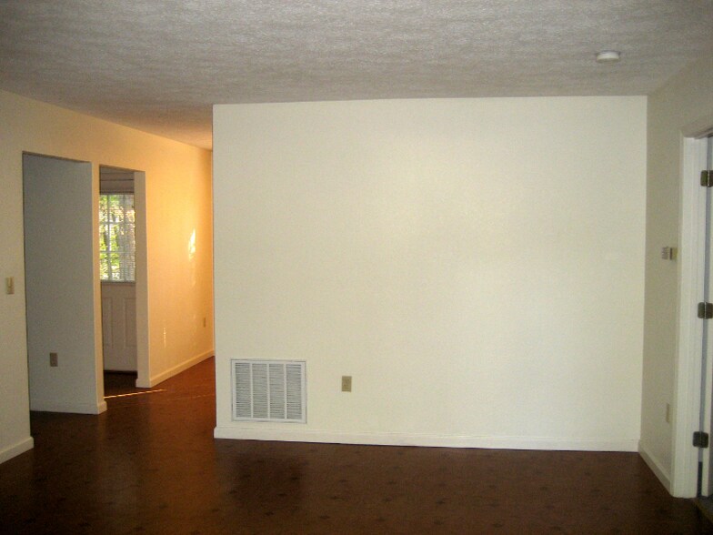 Building Photo - 1826 Lower Ridgewood Blvd