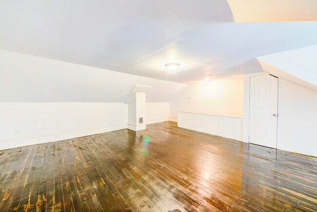 Building Photo - 103 Harwood St