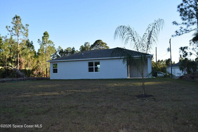 Building Photo - 717 Spoonbill St