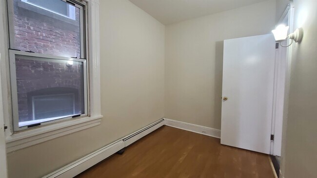 Building Photo - 86 Tonnelle Ave