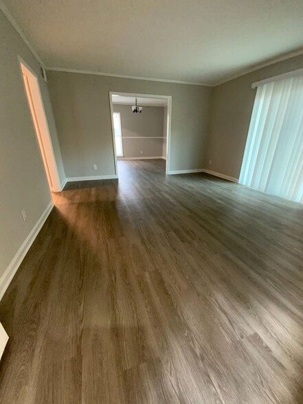 3 BR 2 Bath Premium - Cloverdale Estates