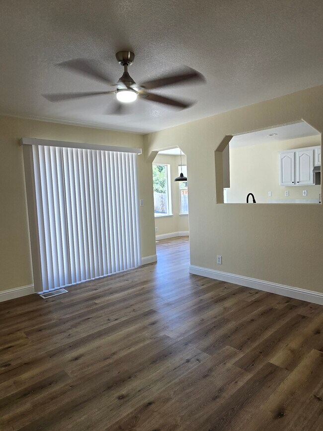 Building Photo - 2987 San Mateo Ln