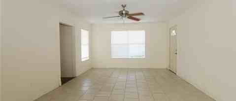 Building Photo - 2927 S Staples St