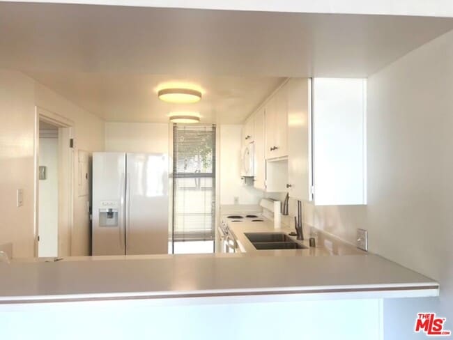 Building Photo - 4314 Marina City Dr