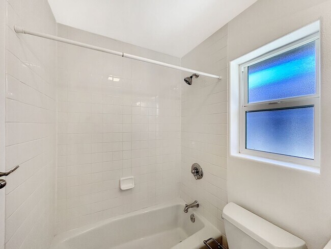 Building Photo - Beautiful 4BD/3BA House in Clairemont W/ A...