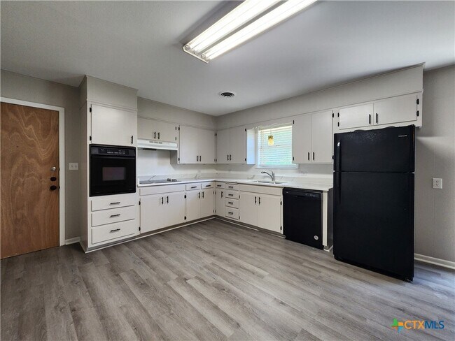 Building Photo - 273 Meadow Ave