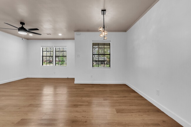 Building Photo - 4895 Helene Rd