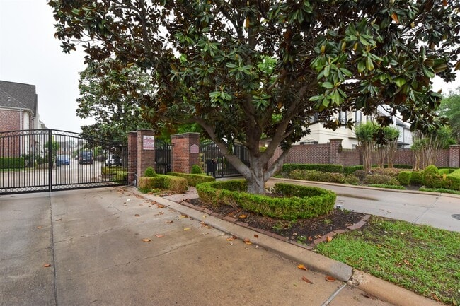 Building Photo - 3226 Pemberton Cir Dr