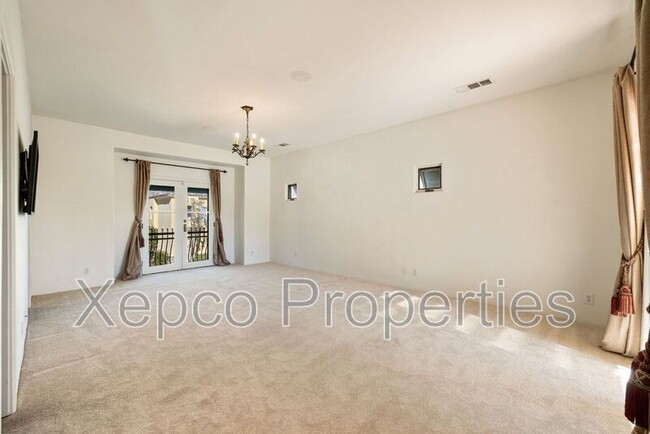 Building Photo - 175 Villaggio W