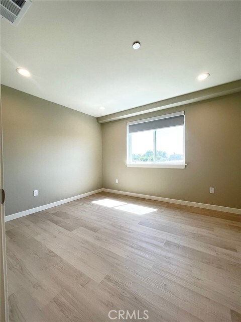 Building Photo - 4251 Live Oak Ave