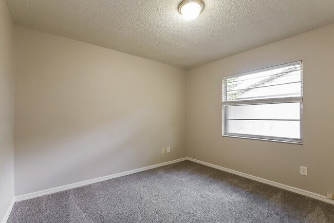 Building Photo - 948 March Hare Ct