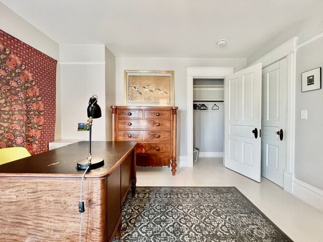 Building Photo - Victorian Gem in the Heart of Downtown – F...