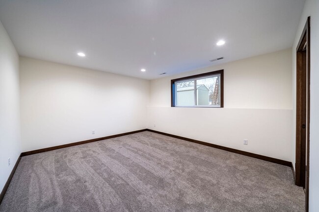 Building Photo - Brand New 5 Bedroom Duplex Unit!