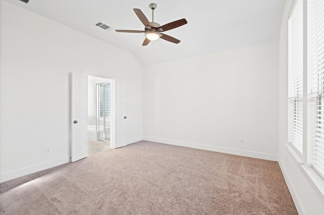 Building Photo - 325 Mallorn Ln