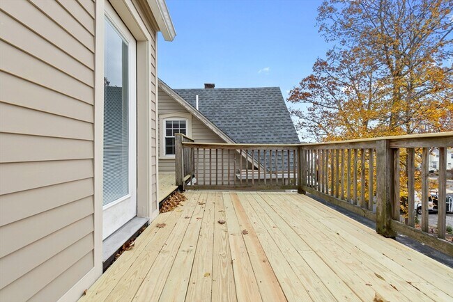 Building Photo - 23 Thorndike St