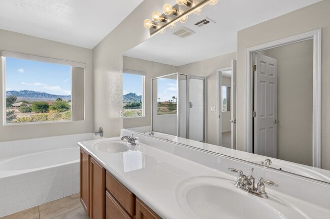 Building Photo - GOLF COURSE VIEWS AT SILVERSTONE RANCH (CENTENNIAL) - 2-STORY 3-BEDROOM HOUSE!