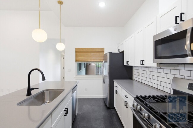 Building Photo - 13009 Lamplight Village Ave