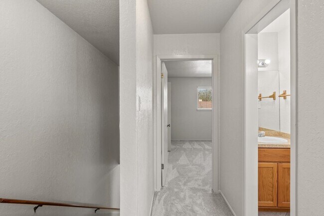 Building Photo - 115 Rhonda Dr