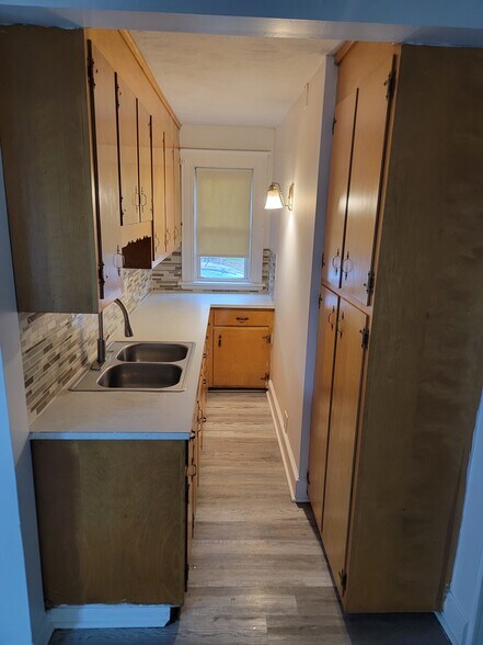 Primary Photo - 110 S Burritt St