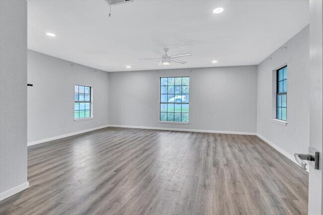 Building Photo - 6100 Woodhue Dr
