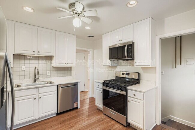 Building Photo - 4334 E 18th Ave