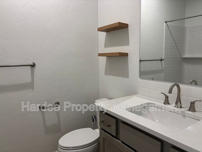 Building Photo - 1411 W Dovefield St