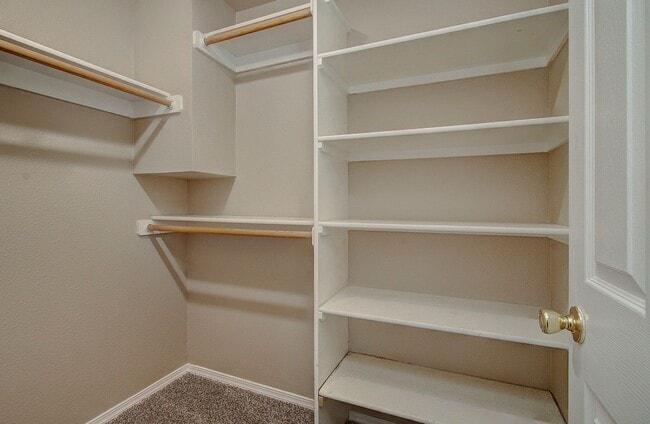 Building Photo - WOODLAND 3 BEDROOM, 3 BATH BEAUTY!