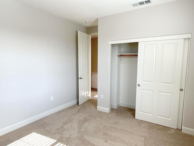 Building Photo - 4807 Valerio St