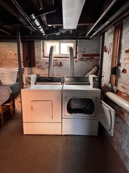 Building Photo - 151 Pidge Ave