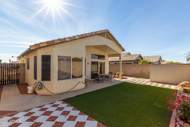 Building Photo - 10848 W Ventana Dr S