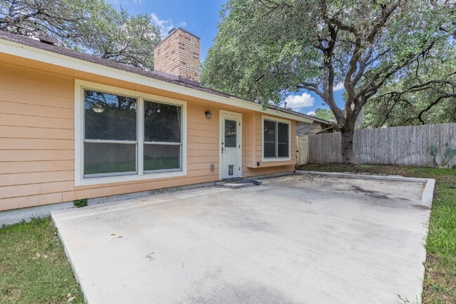 Building Photo - 2331 Bluffridge St