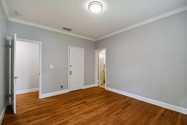 Building Photo - 2918 W Coachman Ave