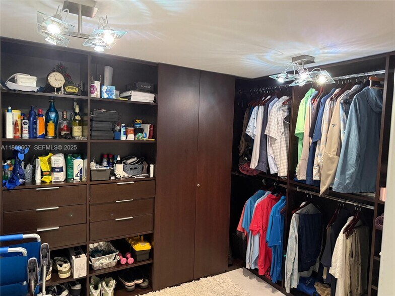 Building Photo - 400 Sunny Isles Blvd