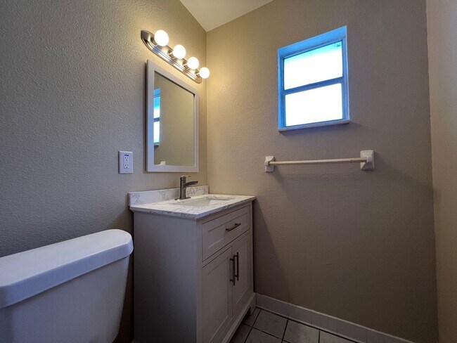 Building Photo - Newly Renovated 3/2 Home ~ Brand New Kitchen ~ Updated Bathrooms ~ Fenced Yard!