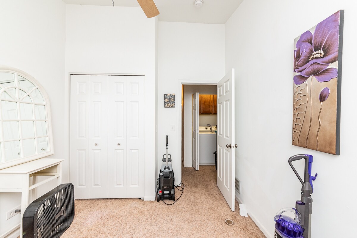 Building Photo - 551 George St