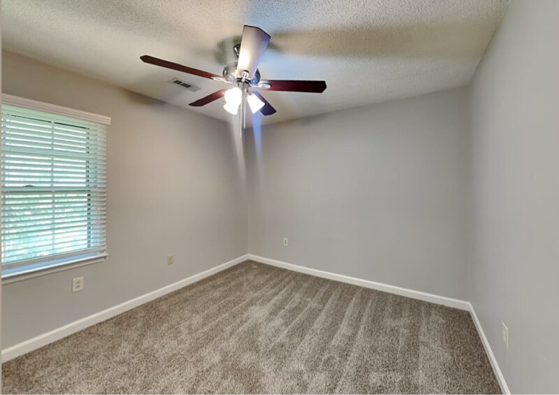 Building Photo - 601 Flagstop Ct