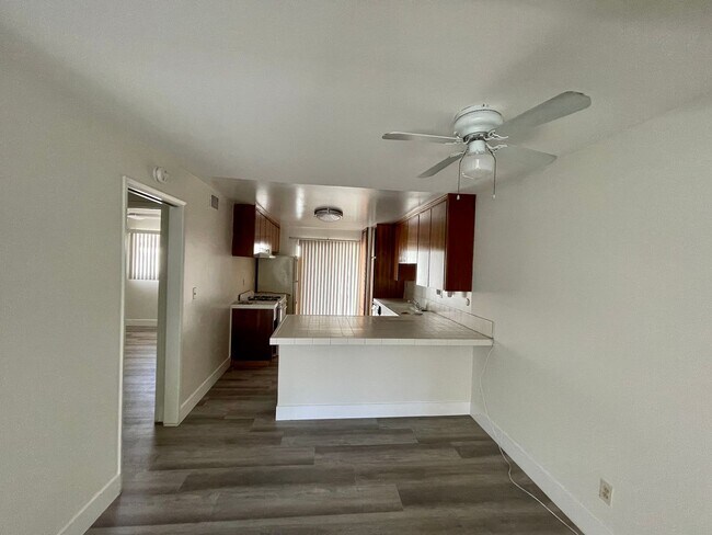 Building Photo - Cute 1 Bedroom 1 Bath Townhome for Rent