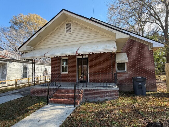 Primary Photo - 2 Bedroom Brick House, Covered Porch, Hardwood floors, Central HVAC