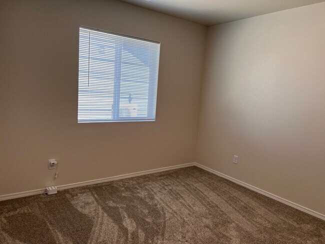 Building Photo - Newer Construction Home!!