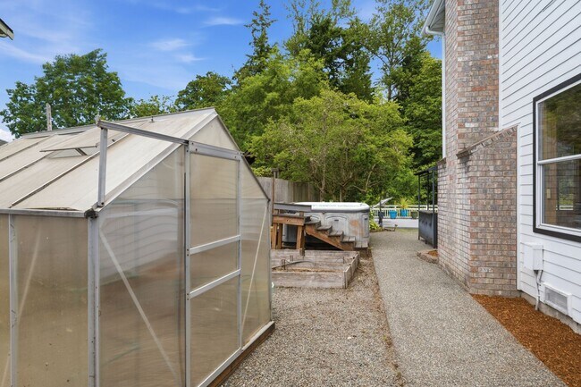 Building Photo - Beautiful 4 Bed 2.5 Bath Home in Renton