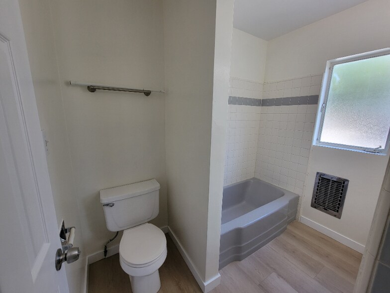 Building Photo - 13531 Wyandotte St