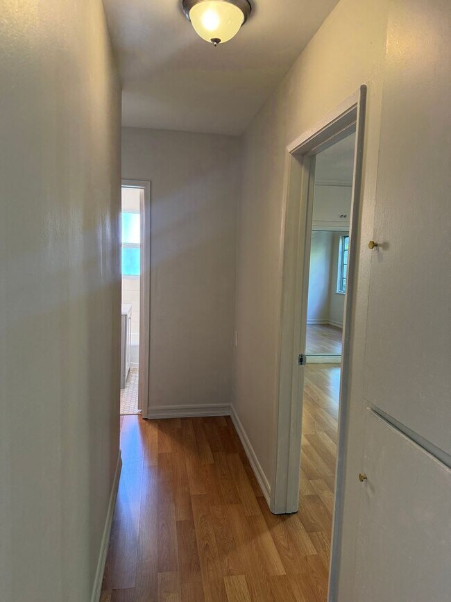 Building Photo - 1313 Douglas St