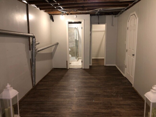 Building Photo - 1610 1/2 NW 11th Street unit B