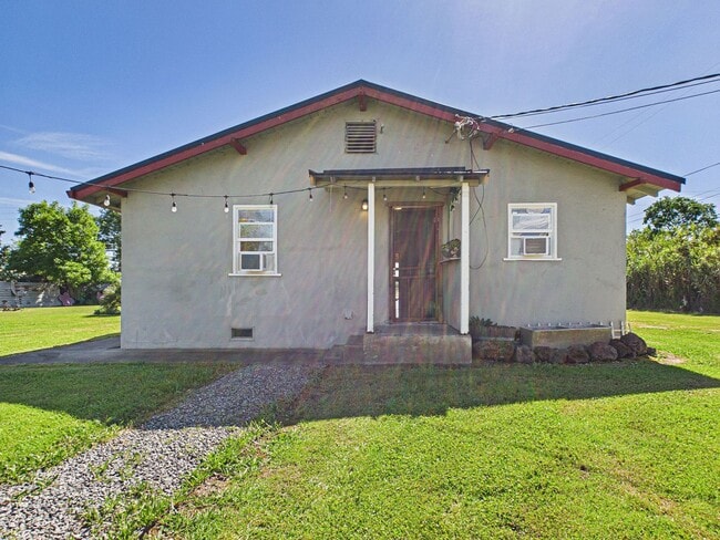 Building Photo - 2 bed 1 bath - Beautiful Outdoor Living