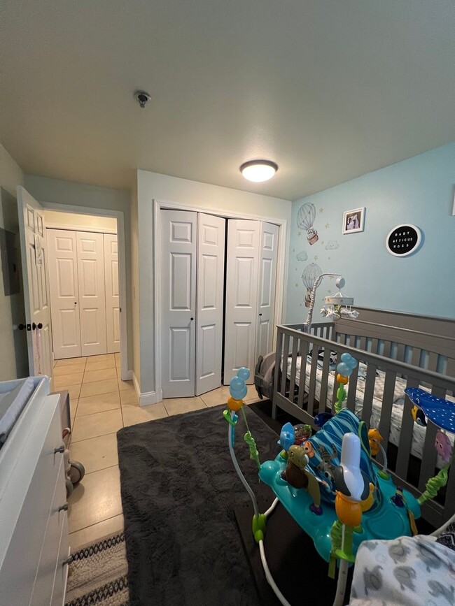 Building Photo - Welcome to Renton Ridge, 3 bed 2 bath with...