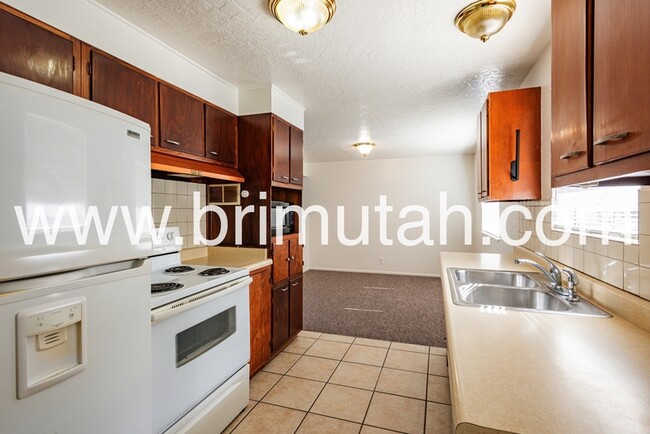 Building Photo - 646 E 5640 S