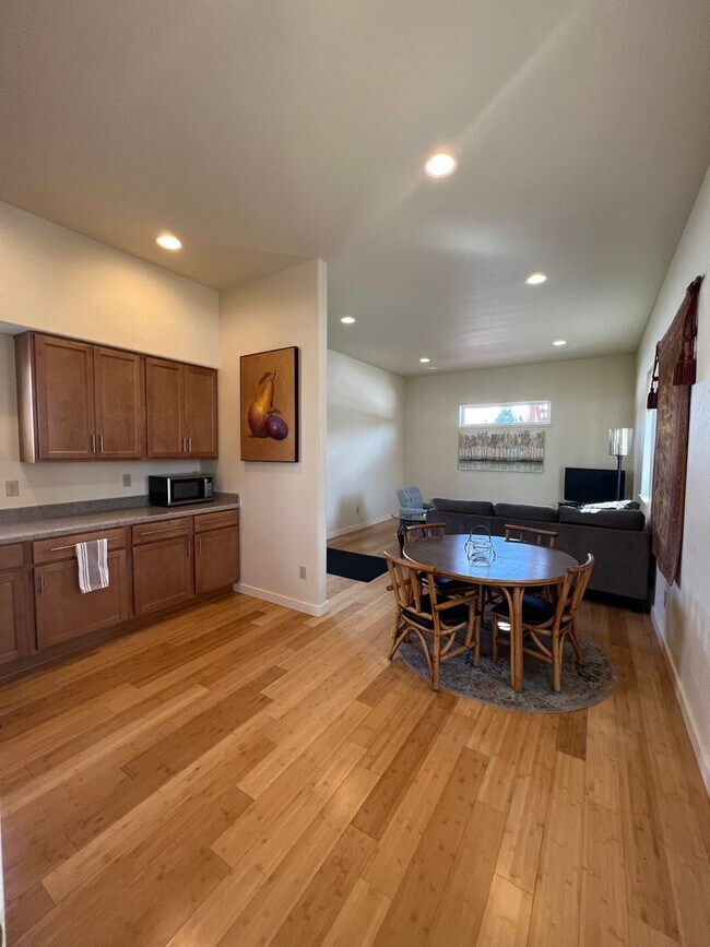 Building Photo - Furnished one Bedroom Apartment on 27 Acre...