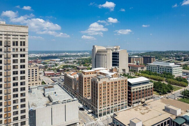 Building Photo - 933 McGee St