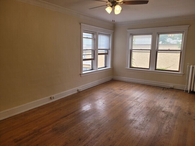Interior Photo - 1318-20 Van Buren